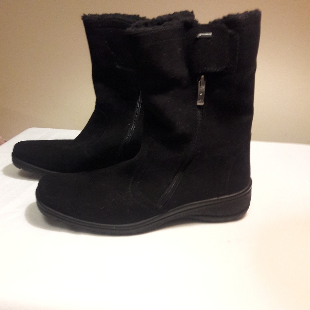 Black suede winter boots